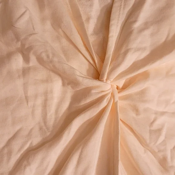 Old Navy cream yoga top/active wear, split back XXL - Picture 4 of 4